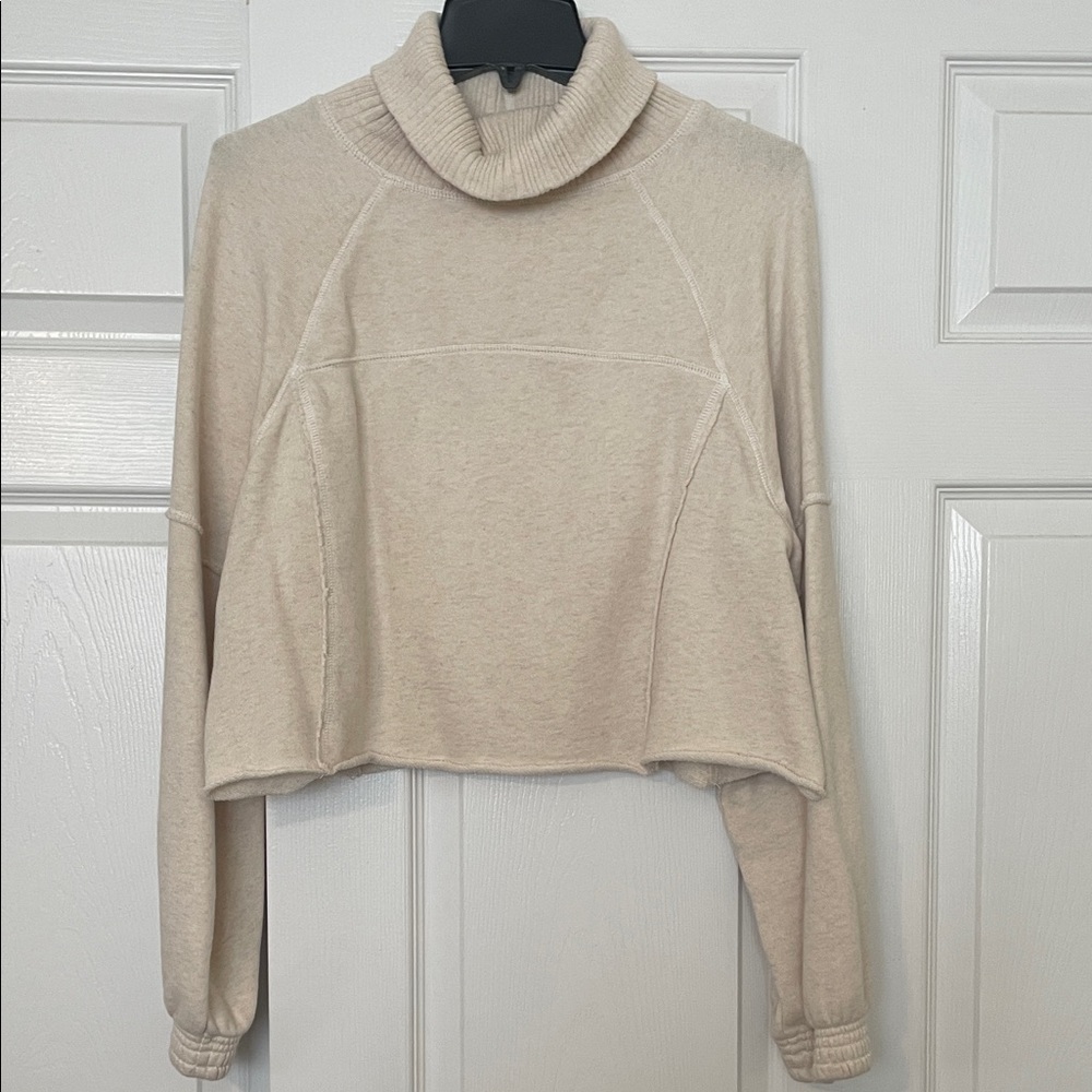 Aerie Cream Turtleneck Women's Sweatshirt